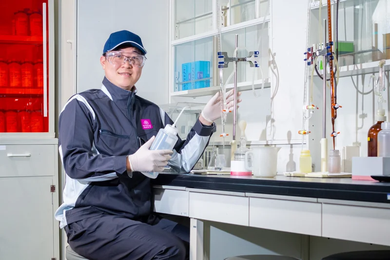 Alt text of background image missing - should be added.