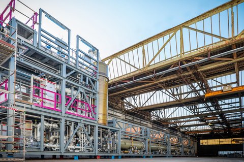 standardisiertes 20-Megawatt-Modul scalum® für die alkalische Wasserelektrolyse von thyssenkrupp nucera 