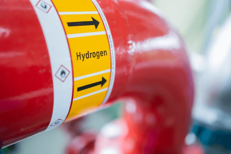 Pipe in which hydrogen is transported